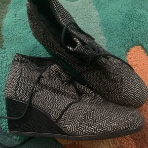 Toms wedge booties